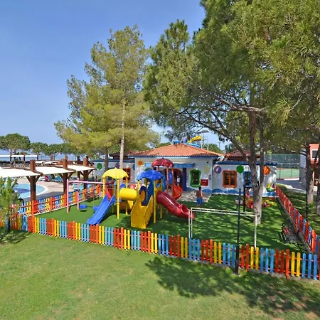 Kustur Club Village -